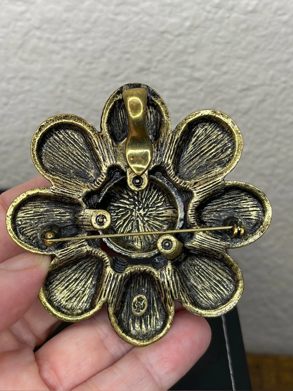 Premier Designs Antiqued Gold Tone White Howlite Floral Brooch/Pendant